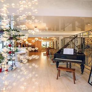 Otel Kera, Tiflis